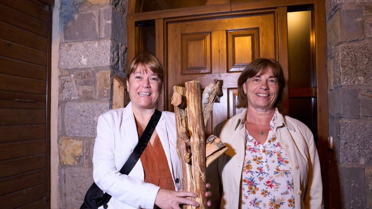 La consellera de Cultura, Natàlia Garriga, amb l’alcaldessa del Pont de Suert, Iolanda Ferran.