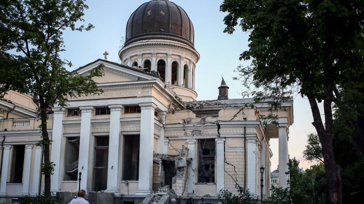 La catedral de la Transfiguració d’Odessa va ser danyada pels bombardejos russos d’ahir.