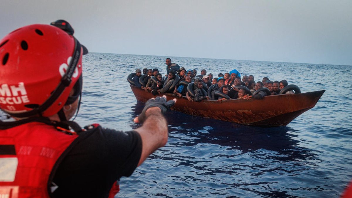 Rescate del barco Aita Mari en el Mediterráneo central. 