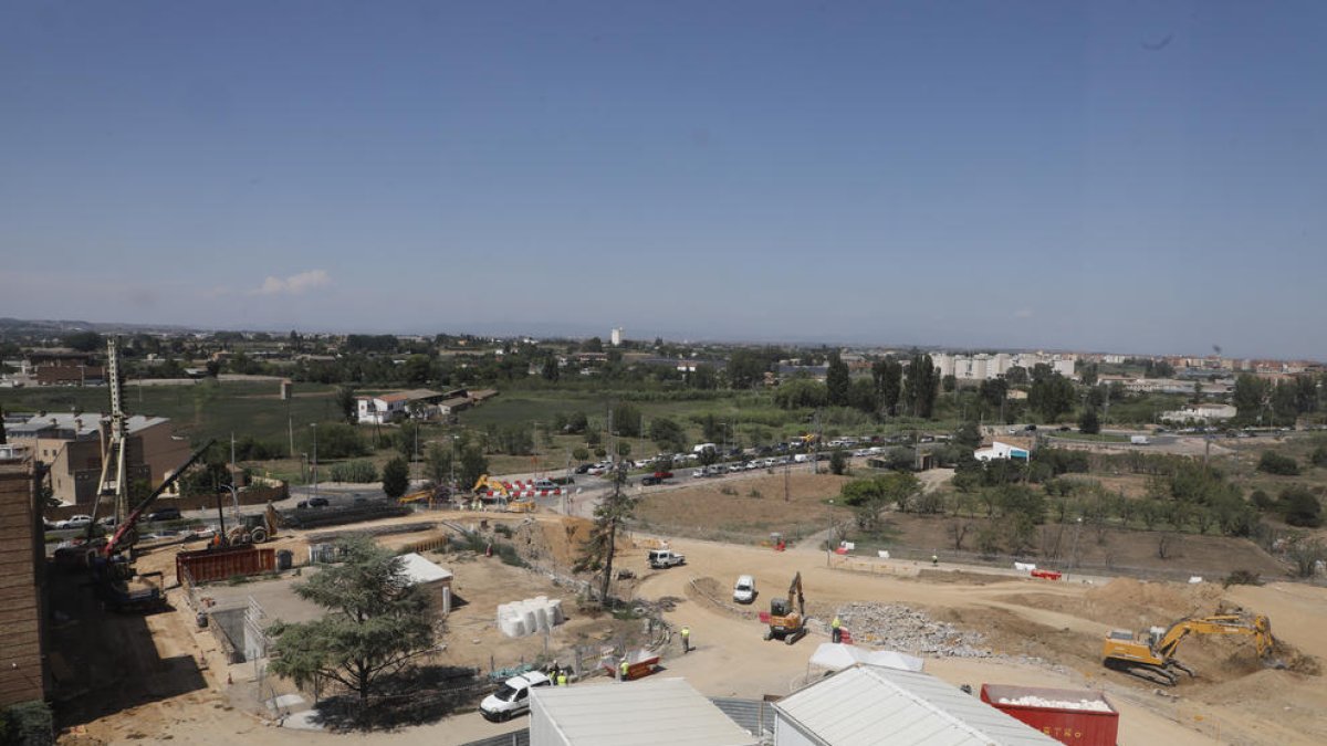 Obras del nuevo edificio de consultas externas del Arnau de Vilanova.