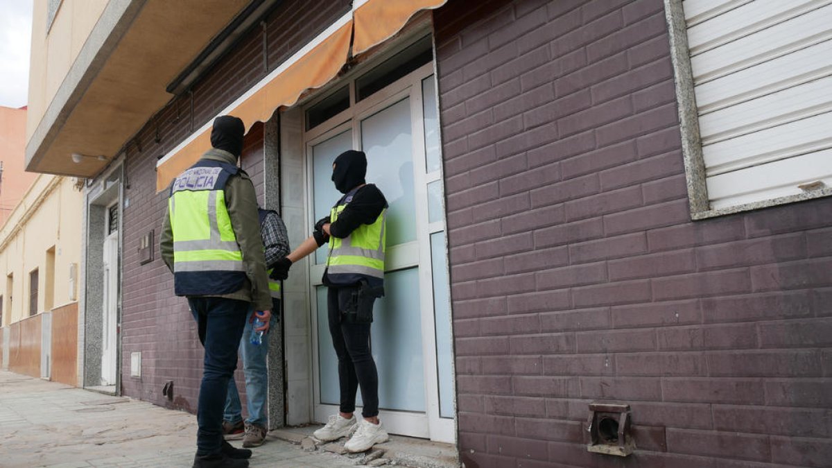 La Policia va fer escorcolls en una dotzena de locals, alguns dels quals de Coalició per Melilla.