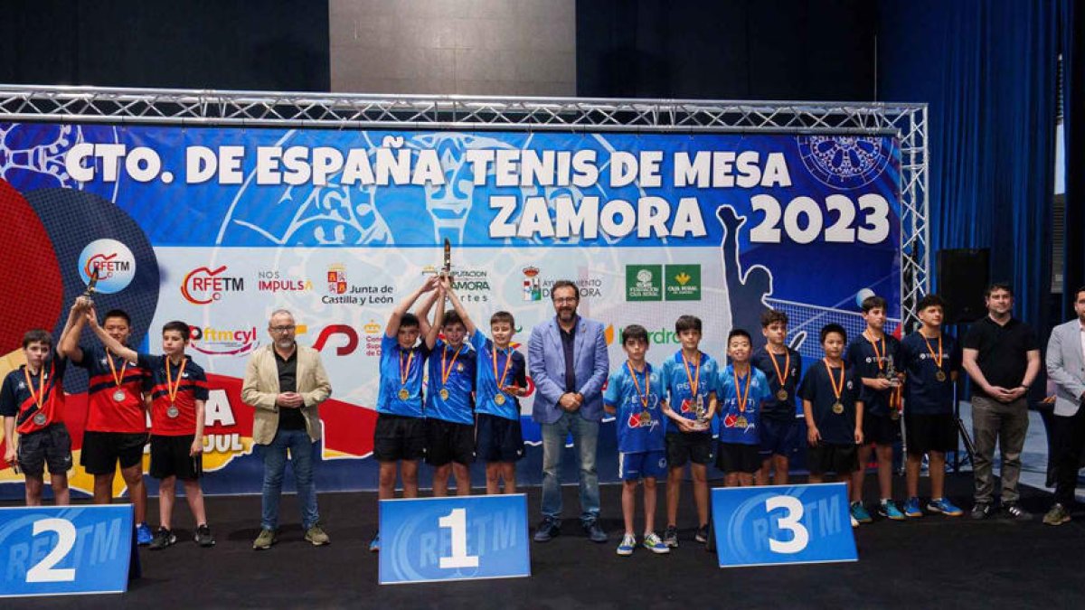 Roger Quesada, Roc Gibert i Èric Negredo aixequen el títol de campions del Borges.