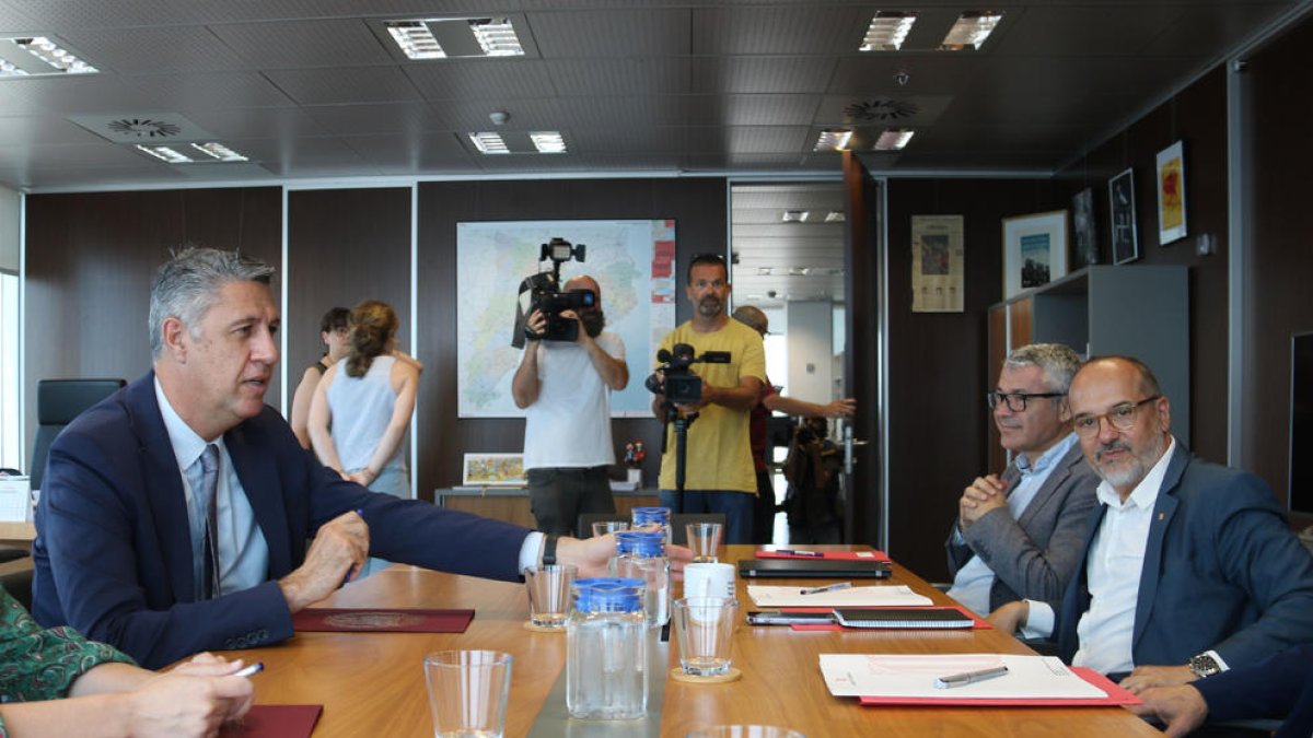 Xavier García Albiol ayer con el conseller Carles Campuzano.