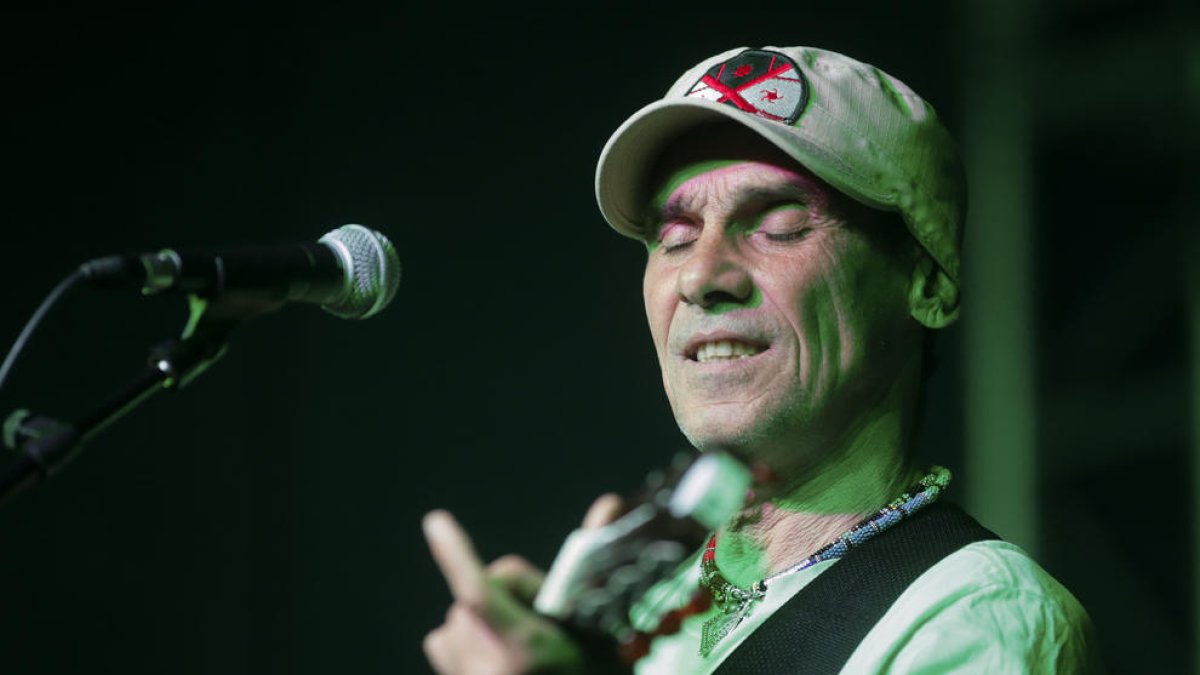 Manu Chao durante un concierto.