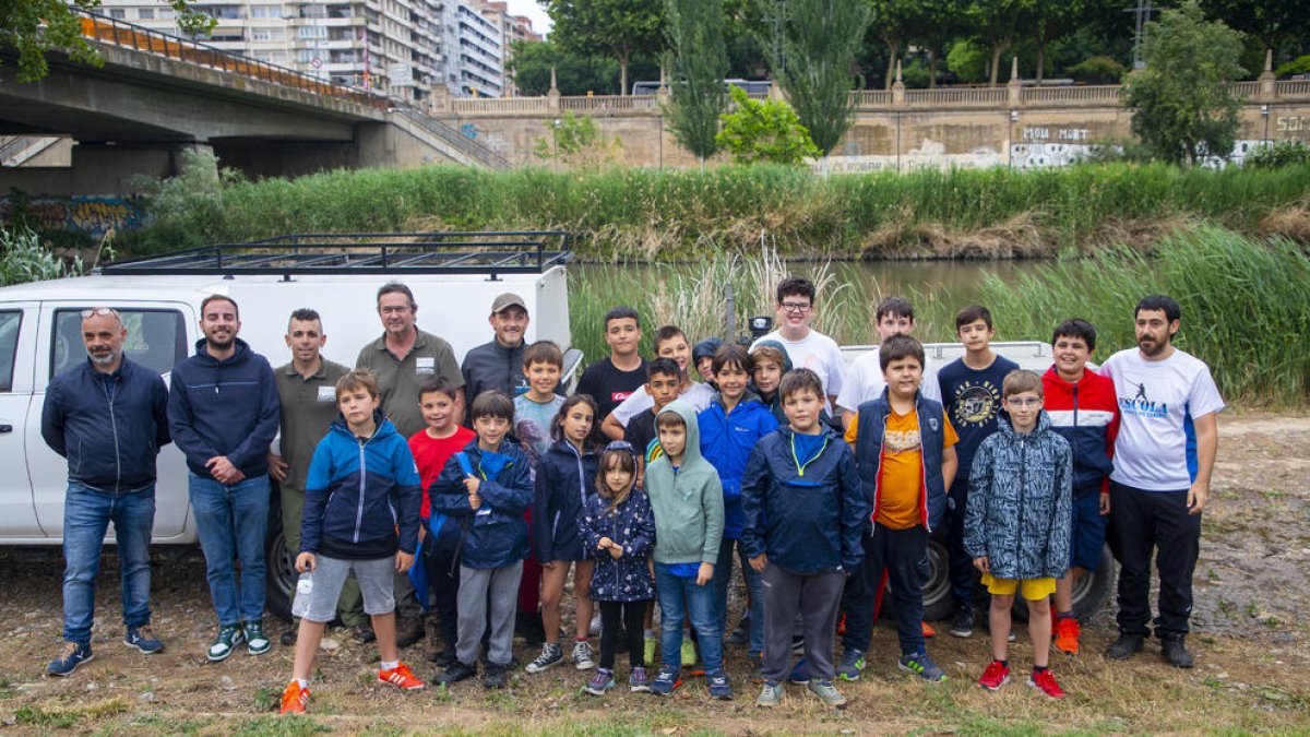 Els participants en la iniciativa, que es van veure sorpresos per l’anhelada pluja.