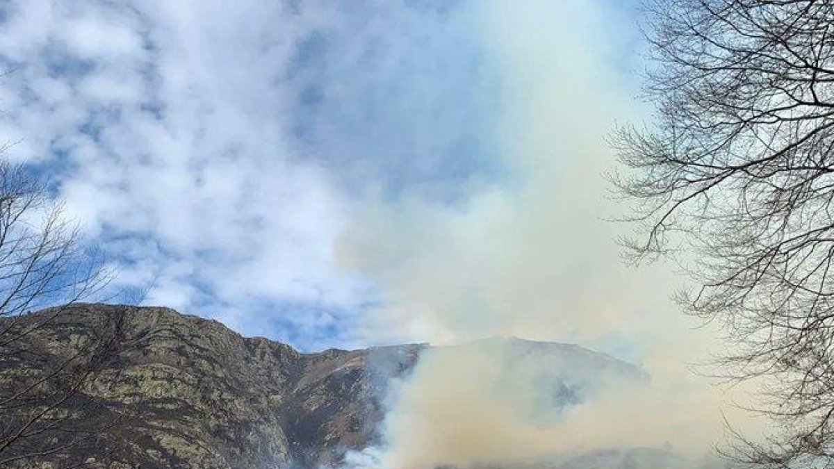 Incendi forestal a Canejan, a la Val d'Aran