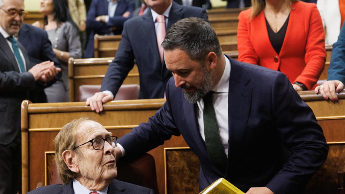 Ramón Tamames, junto a Santiago Abascal, se olvidó de pedir elecciones generales para el 28 de mayo.