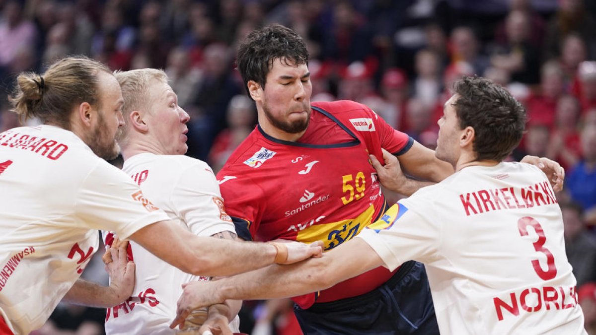 Daniel Dujshebaev, durante el partido ante Dinamarca.