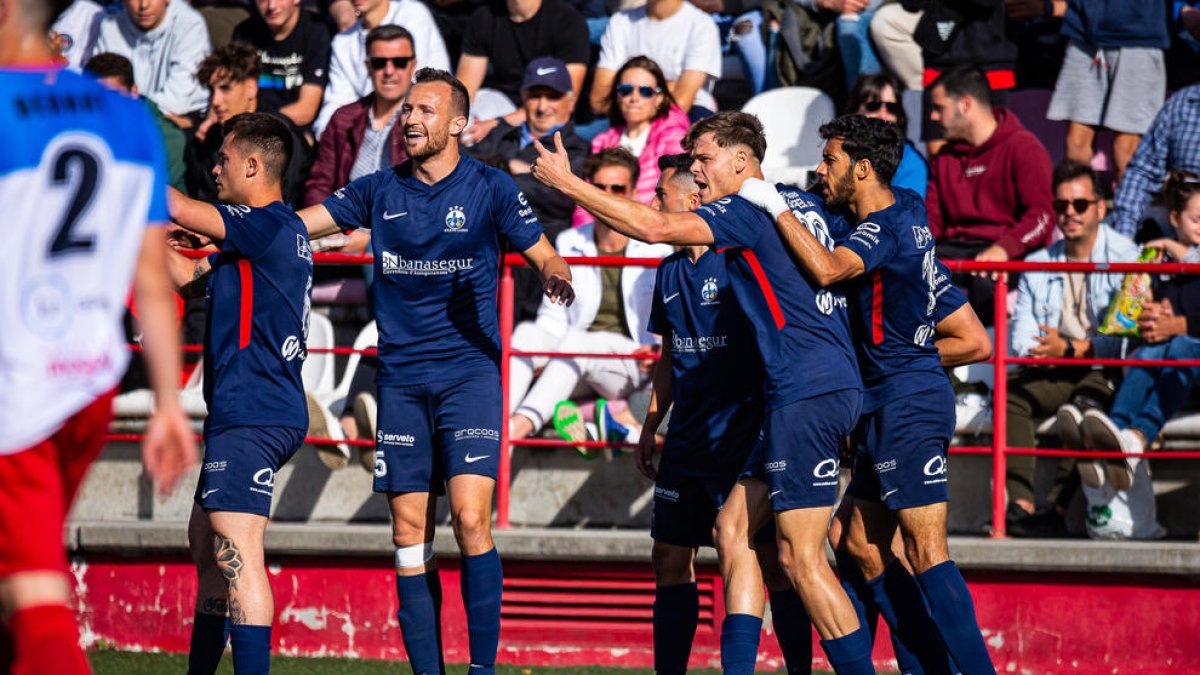 Jugadors de l’Atlètic Lleida celebren un gol la passada temporada.