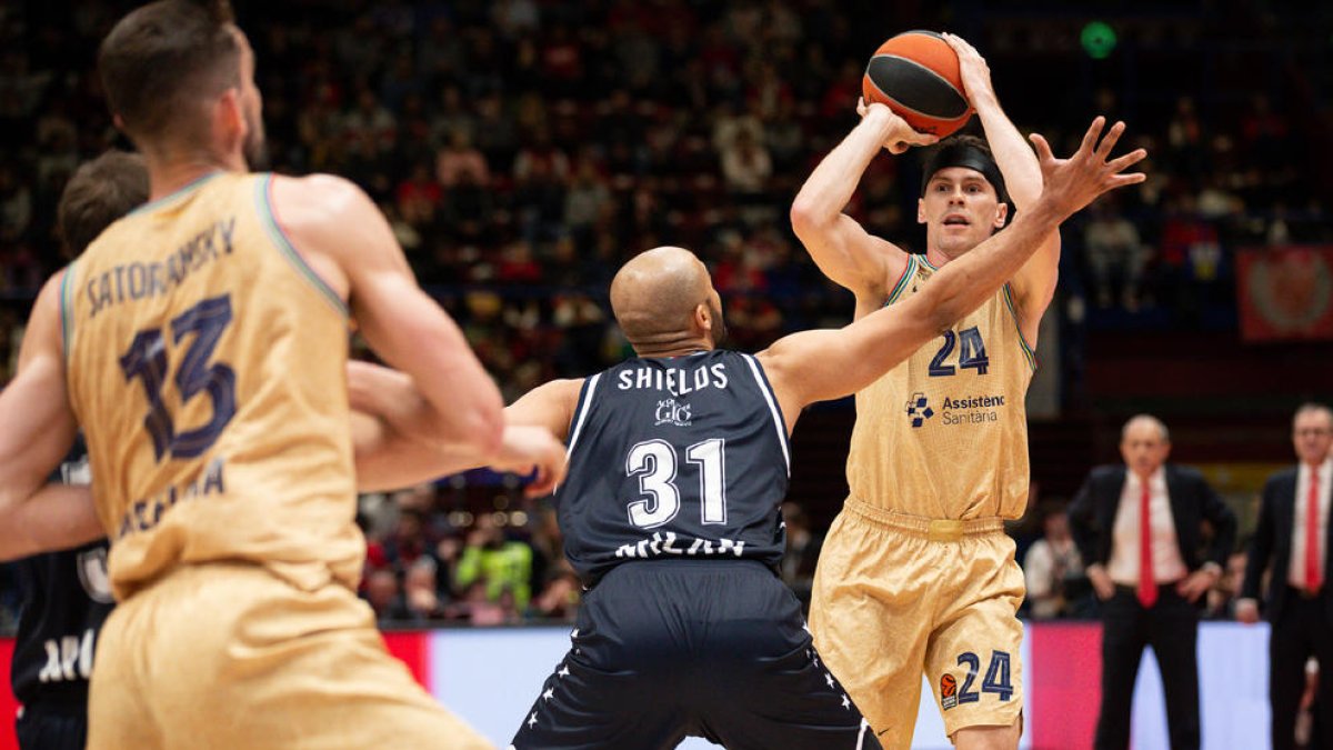 Kuric lanza a canasta, en una acción del partido de ayer,