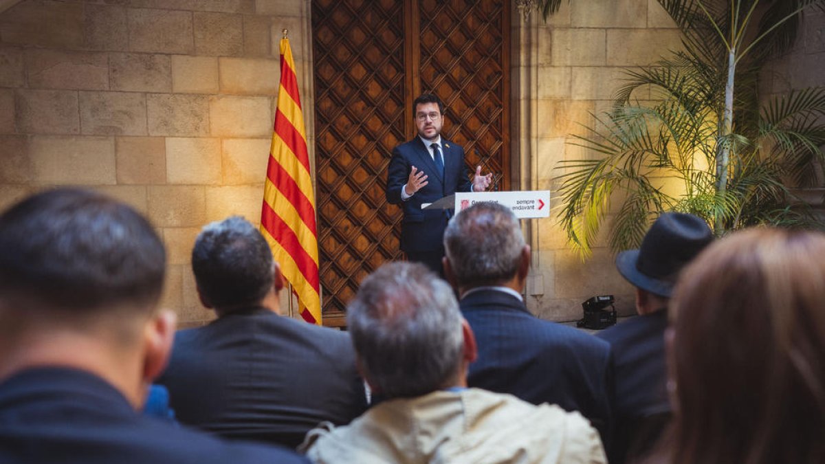  Aragonès en una recepción el miércoles en la Generalitat con entidades del colectivo gitano.