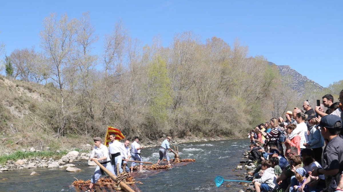 Bajada de raiers a su llegada a Clops de Fígols