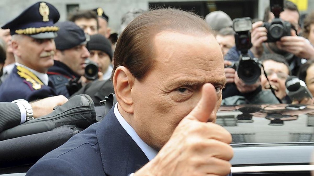 Berlusconi roman estable i ha demanat de tornar a casa, segons mitjans