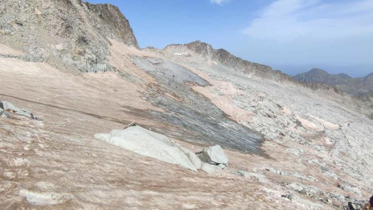 El glaciar de l'Aneto, en malas condiciones por el estado sólido del hielo el 14 de agosto de 2021.