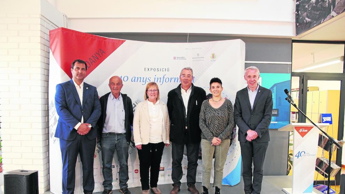 De izquierda a derecha, Isidre Chia; Ramon Chia, alcalde de Fontanals; Marian Lamolla, Santiago Costa, Cynthia Sans y Albert Piñeira.