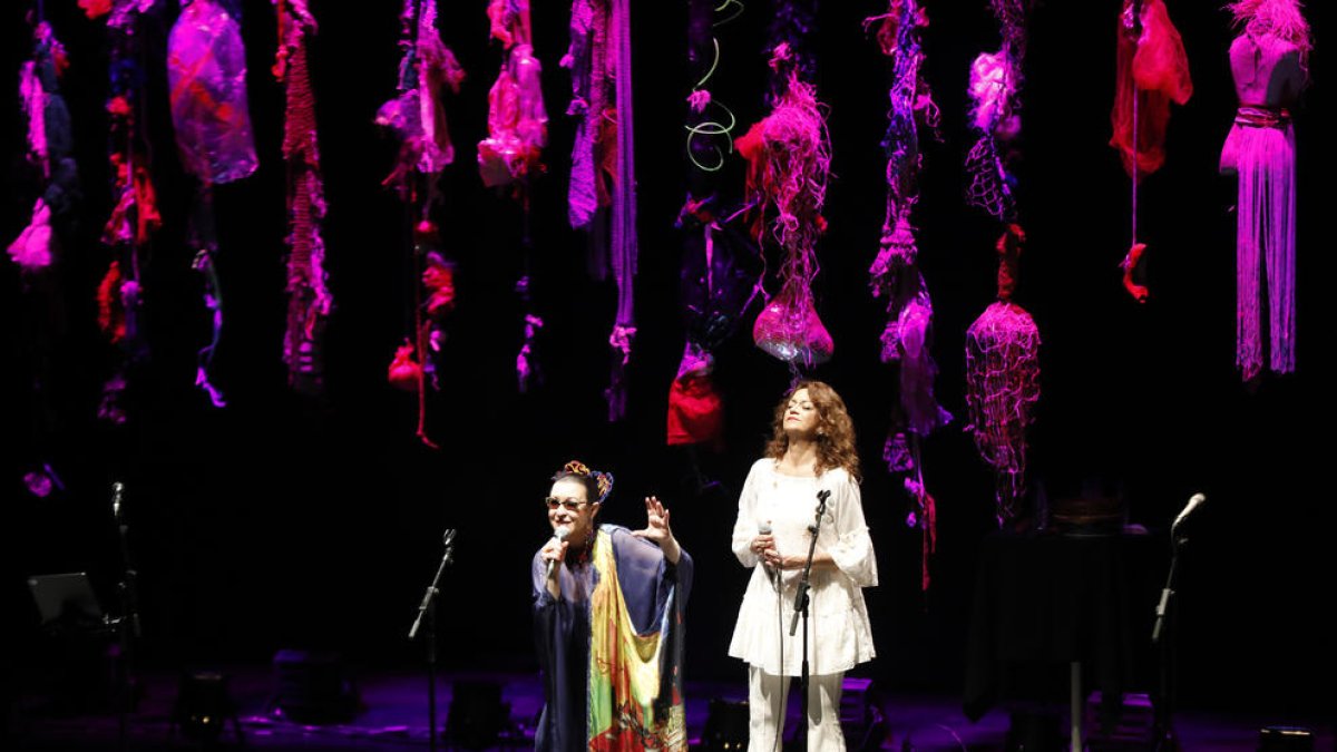 Martirio y Carmen París, dos de las cuatro protagonistas del concierto inaugural del Festival MUD de Lleida, anoche en la Llotja.