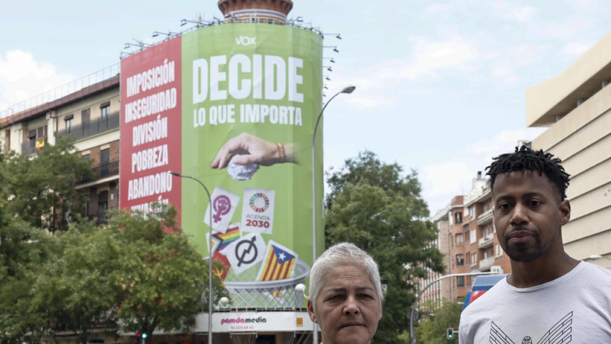 La Junta Electoral ordena a Vox retirar la seua 'lona de l'odi'