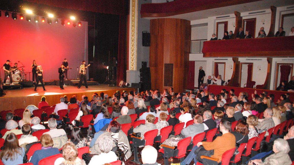 Uno de los populares concursantes del programa ‘Eufòria’ de TV3, Pedro, puso la nota musical al acto.