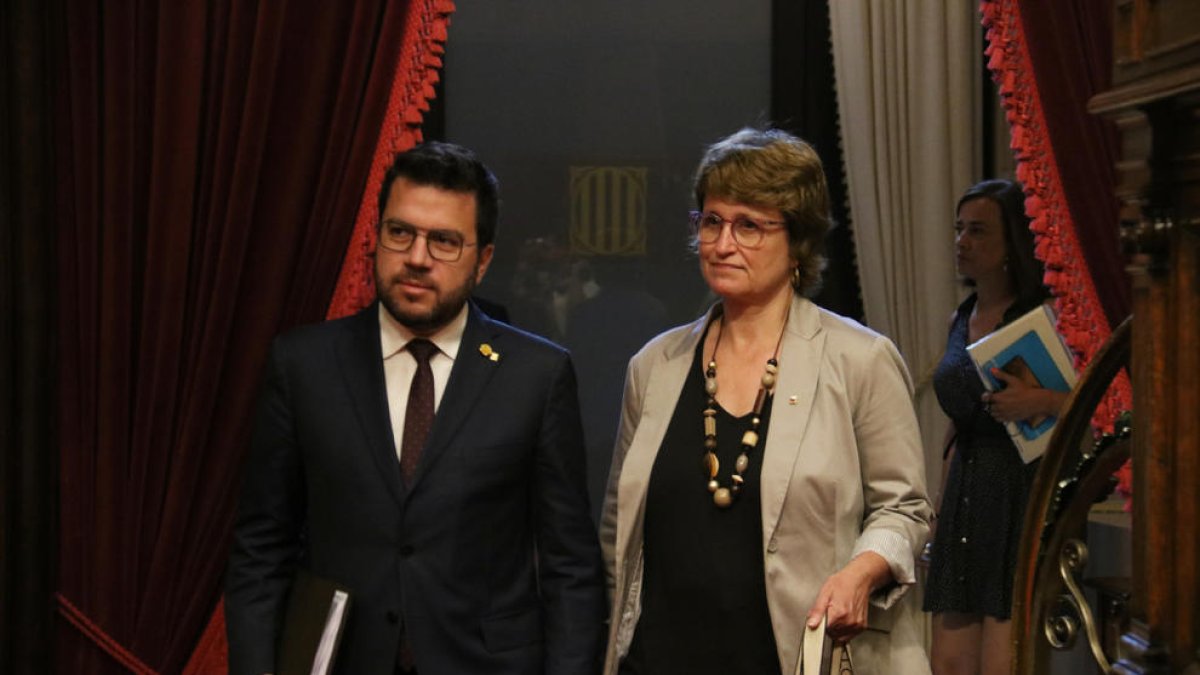 La leridana Anna Simó, consellera de Educación, y el presidente de la Generalitat, Pere Aragonès.