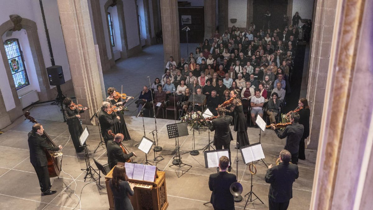 Un momento del concierto de ayer de la Orquestra Barroca Catalana en el Paraninfo de la Universitat de Cervera. 