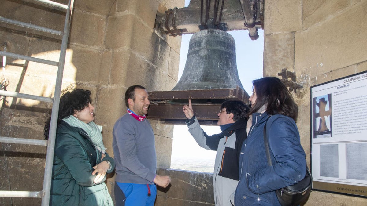 Visitantes ayer en el campanario de Granyena de Segarra.