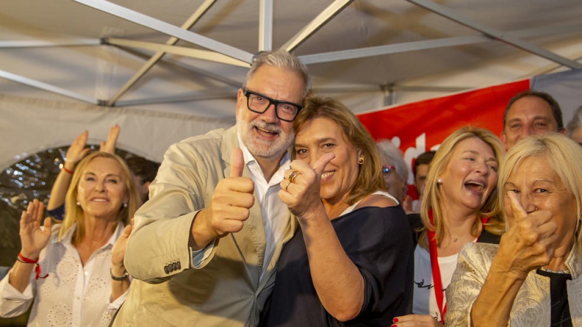 “Hablaré con todos, menos con Vox” - El ganador de las elecciones, Fèlix Larrosa, prometió escuchar a la ciudadanía y hablar con todos los grupos de la Paeria, excepto con Vox, aunque evitó pronunciarse sobre posibles alianzas en una noche ...