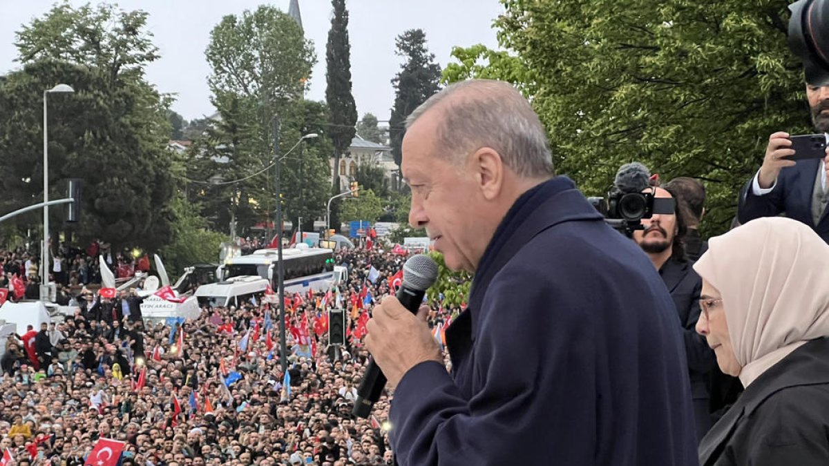 El president turc Recep Tayyip Erdogan s’adreça als seus seguidors després de guanyar les eleccions.