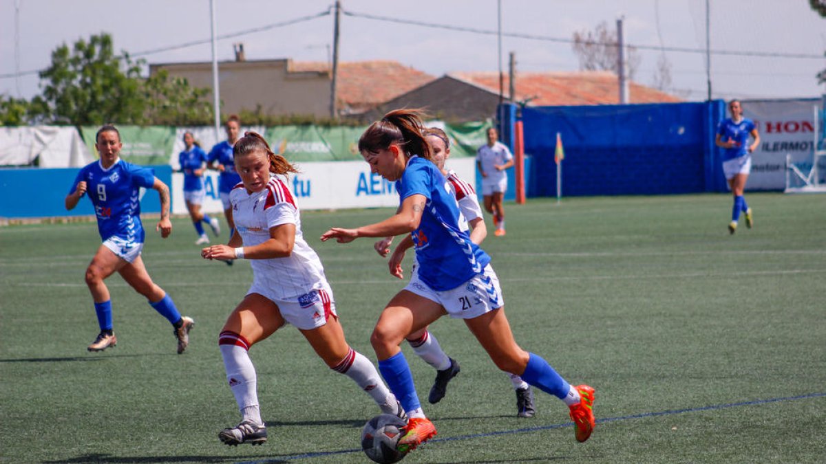 Laura Fernández, en un partit de la temporada passada, també ha renovat per l’AEM.