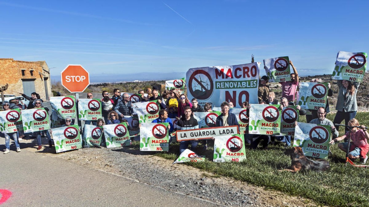 Un moment de la protesta que va tenir lloc ahir a la Guàrdia Lada.