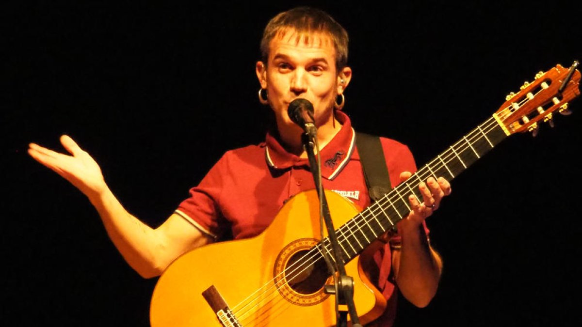 El cantautor Cesk Freixas, en el concert a l’Espai Orfeó.