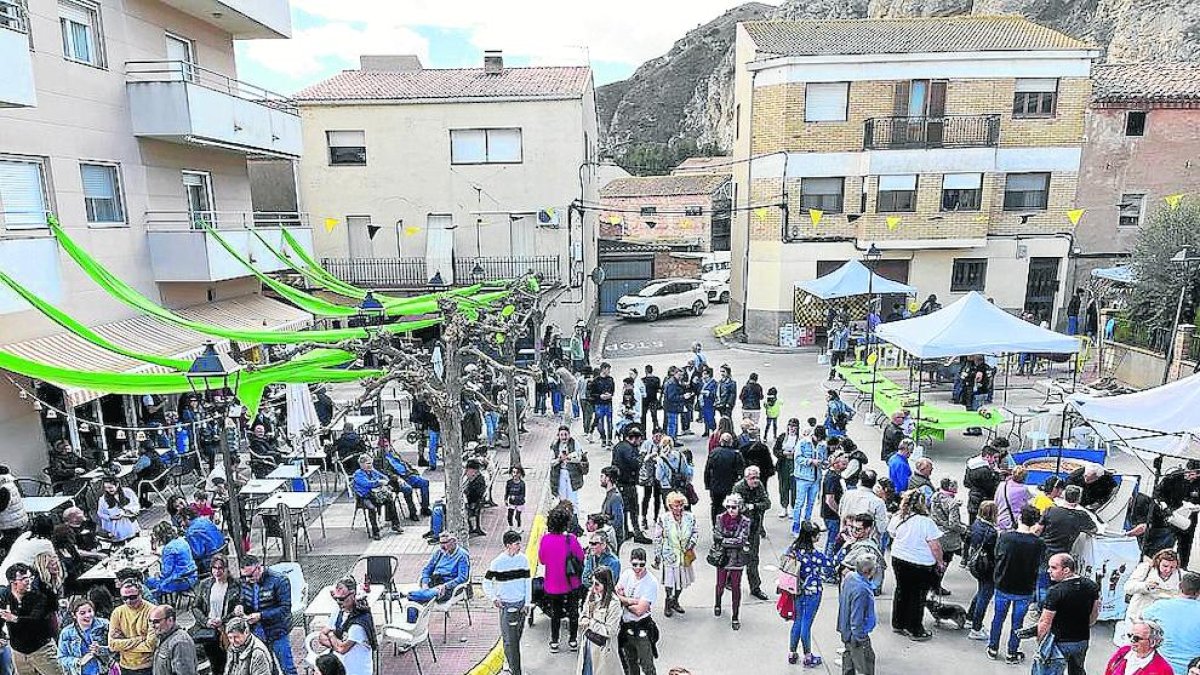 Gerb. La Fira de Gerb, a Os de Balaguer, va reunir ahir unes 40 parades i 40 cotxes antics.