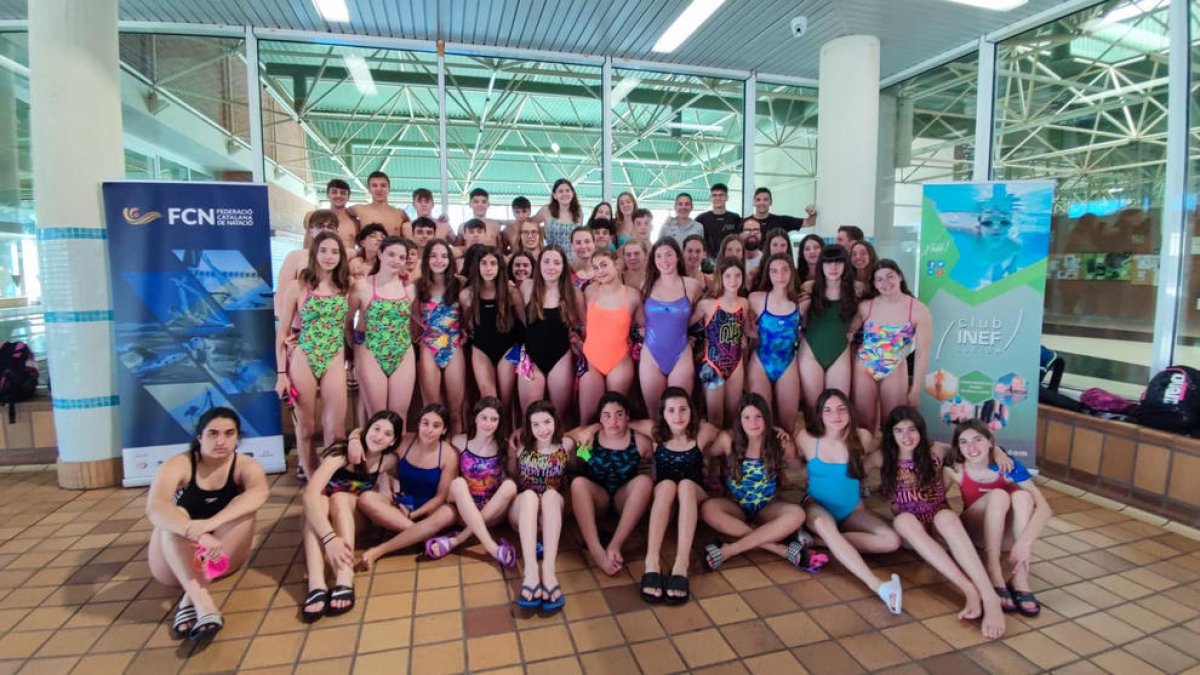 Jornada de tecnificación de natación en la piscina del Inefc