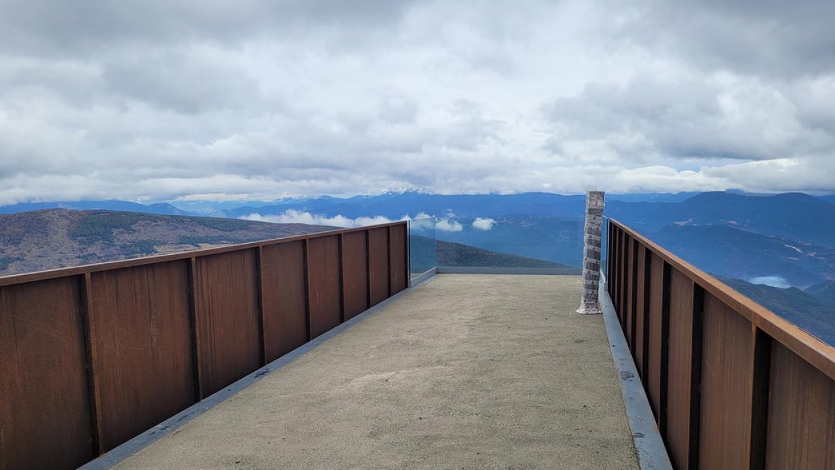 El mirador de la Creu de Guils ya está operativo. 