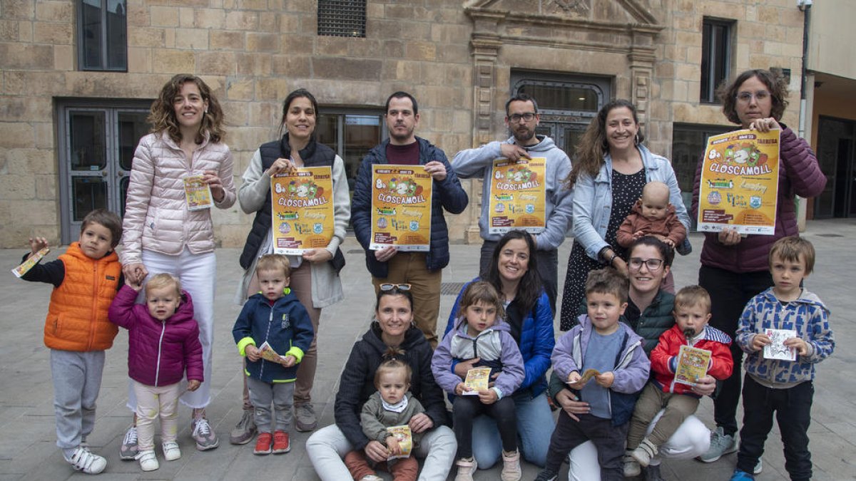 Membres de l’organització amb el regidor de Cultura.