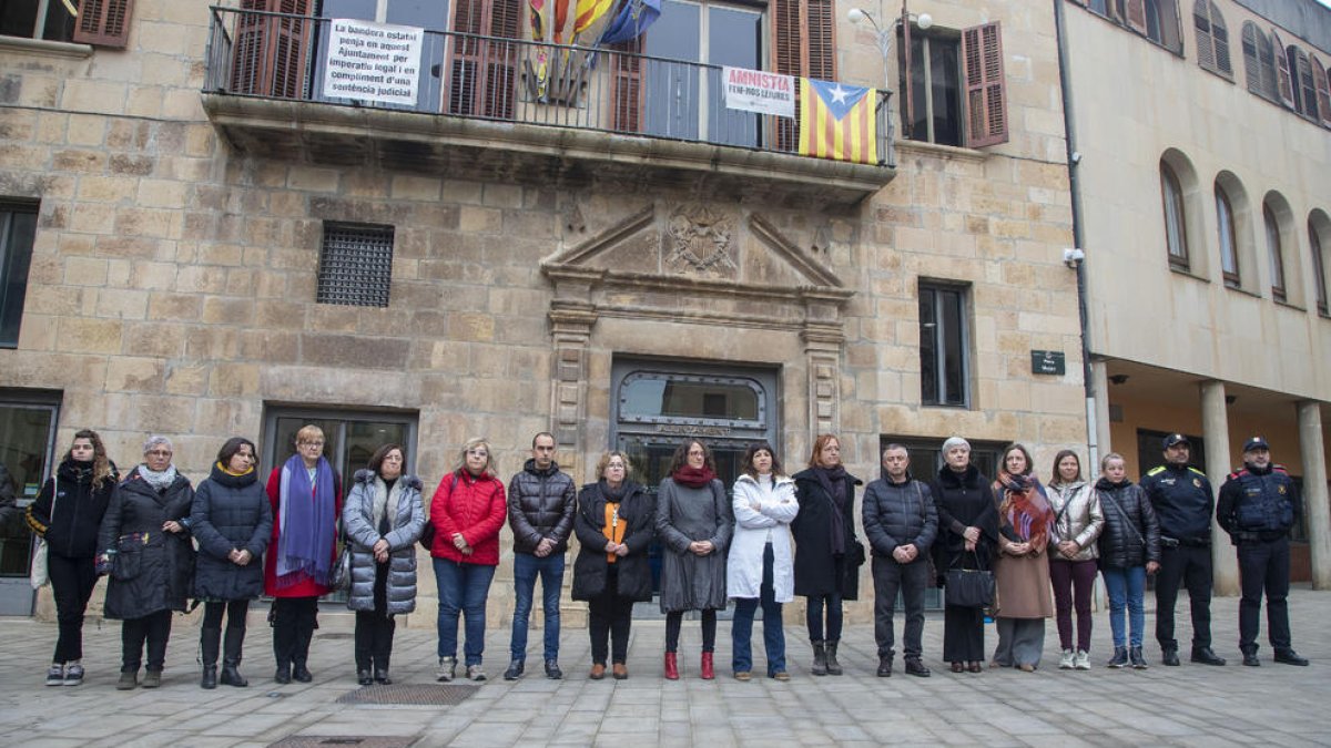 Tàrrega. La consellera d’Igualtat, Tània Verge, va participar en la concentració a Tàrrega per l’aniversari de la invasió d’Ucraïna per part de Rússia i la va qualificar d’“atac frontal als drets humans”.