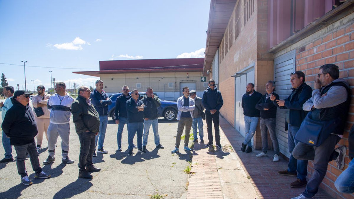 Membres de l'associació de firaires de Lleida es van reunir ahir als Camps Elisis.