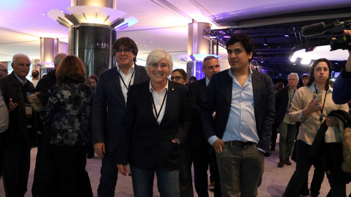 Clara Ponsatí, ahir amb Carles Puigdemont a l’Eurocambra.