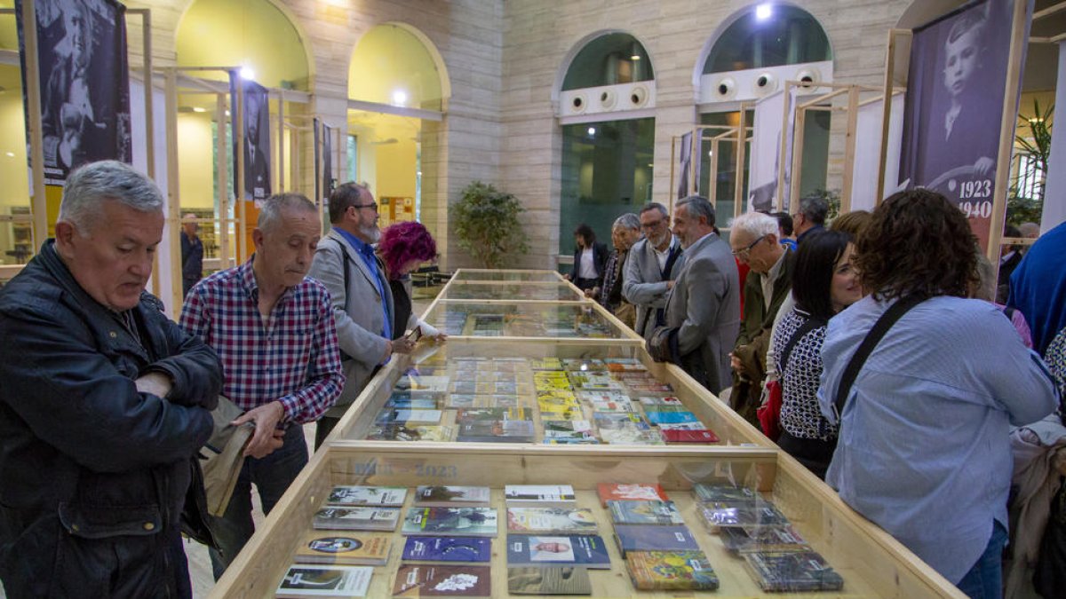 La Biblioteca Pública de Lleida exhibe hasta el 20 de junio la exposición ‘Geografies Vallverdú’.