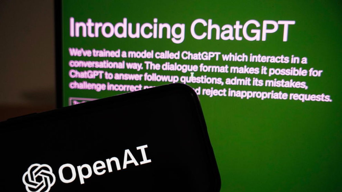 Una imatge d'arxiu mostra la pàgina d'introducció de ChatGPT, un model interactiu de chatbot d'IA.