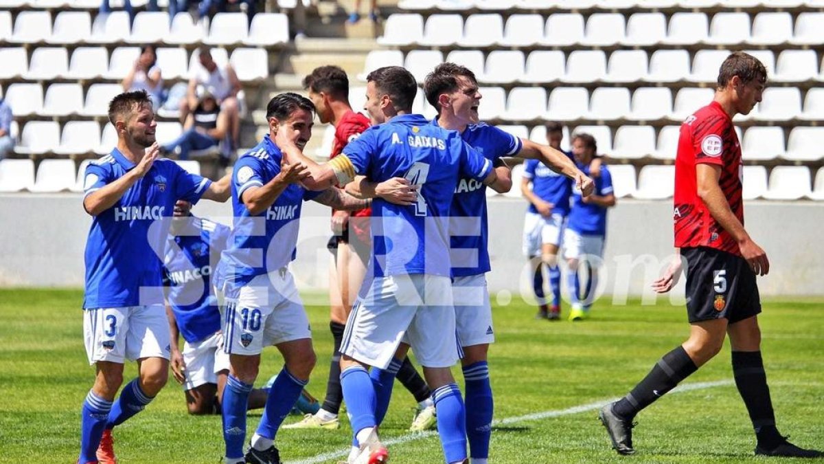 El Lleida Esportiu vuelve a ganar (2-0) y se aleja del descenso