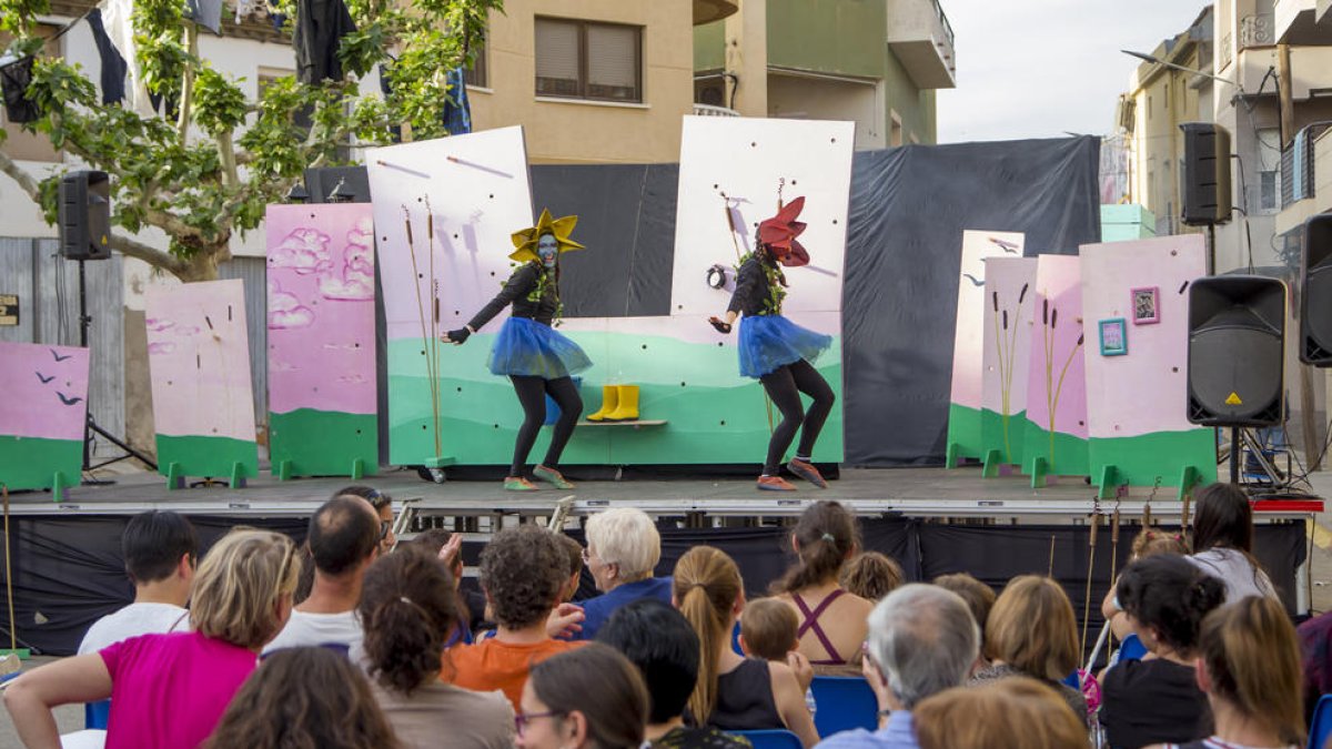 La companyia Alea Teatre va fer ahir les delícies del públic amb el seu espectacle ‘Mos-kids’.