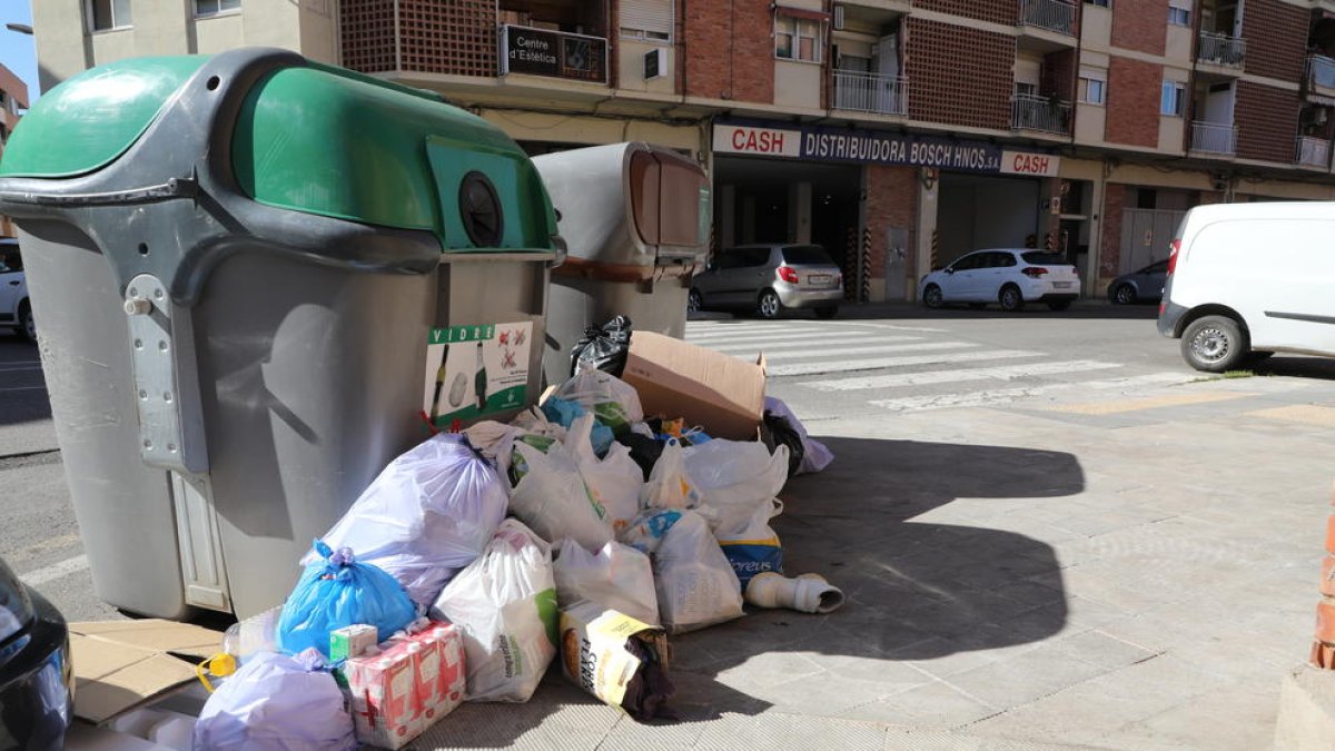 Els abocaments d’escombraries són una xacra que s’ha estès per la ciutat i les partides de l’Horta.