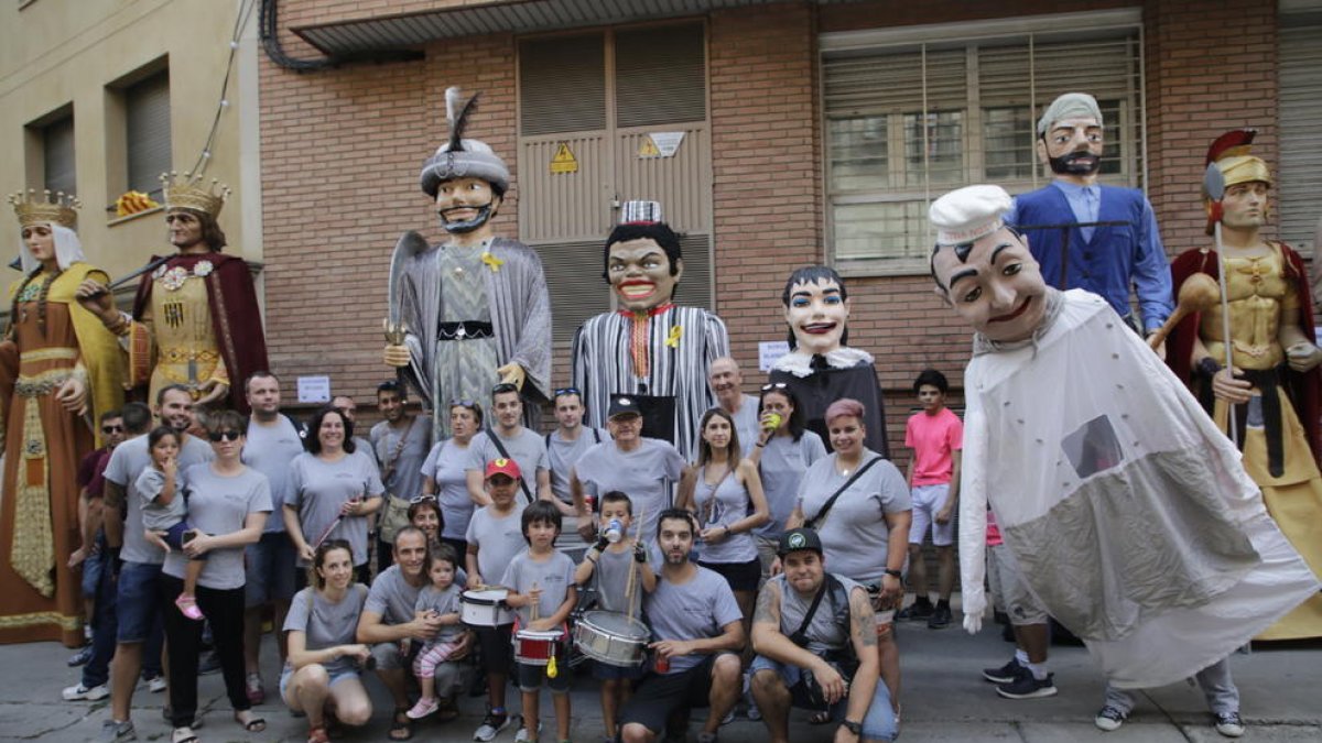 Imatge d’arxiu d’una cercavila al barri de Jaume I.