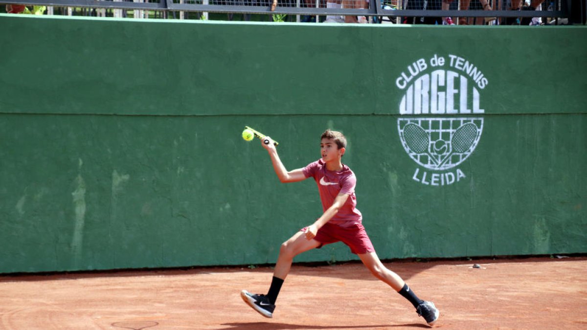 Víctor Palomar ayer durante su partido.