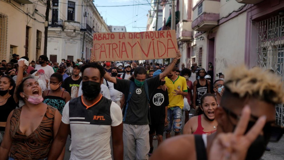 Una de les marxes de manifestants cubans crítics amb el Govern dilluns a l’Havana.