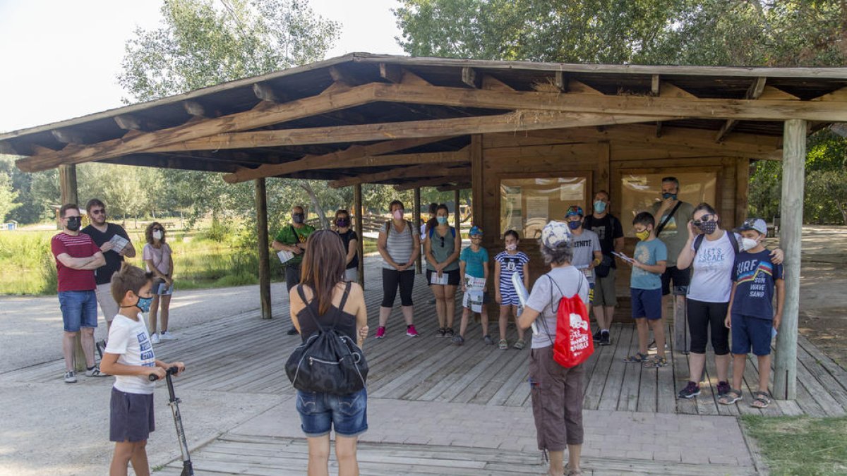 Visita guiada en la Mitjana de Lleida para darla a conocer como espacio para refugiarse del calor en verano