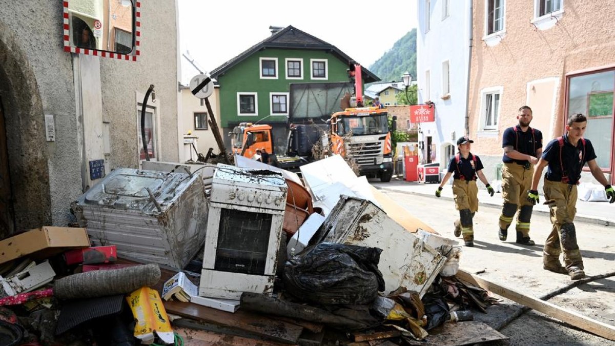 Las inundaciones afectaron ayer a localidades de Austria.
