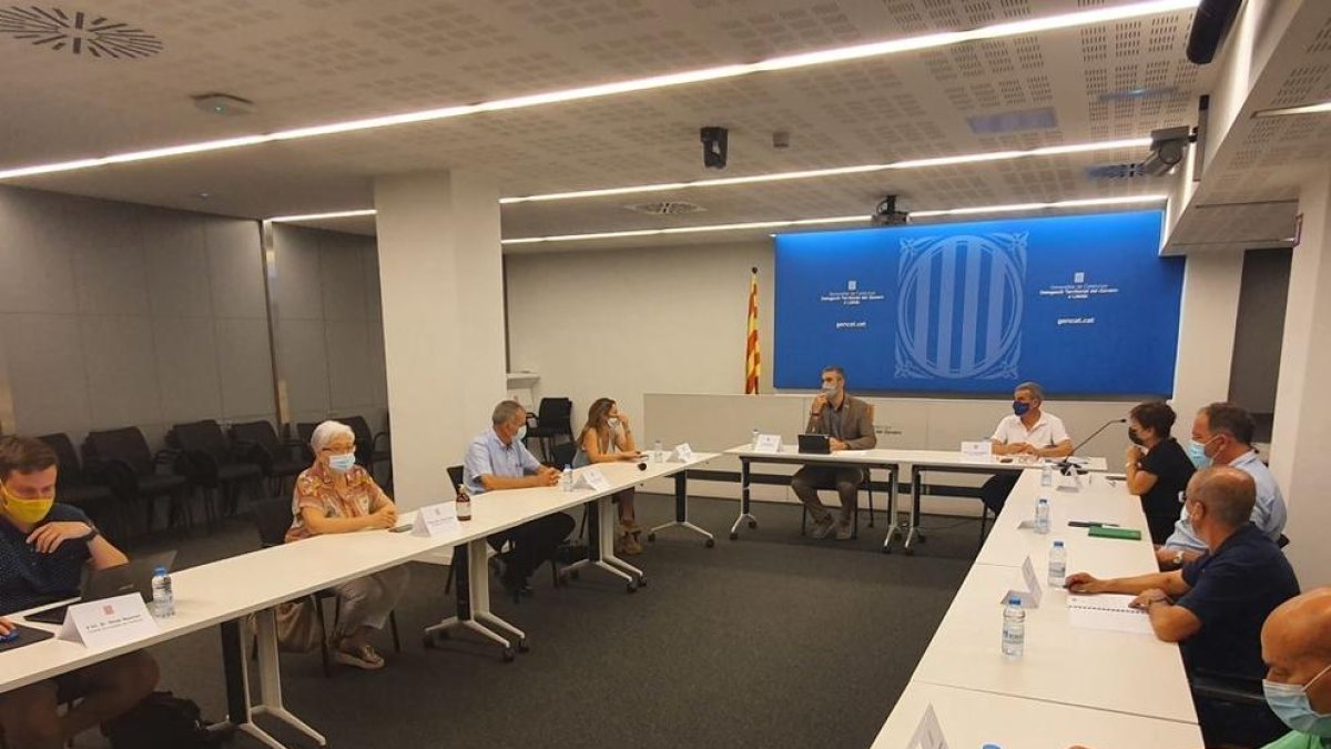 La reunión que mantuvo ayer el delegado con alcaldes de Lleida. 
