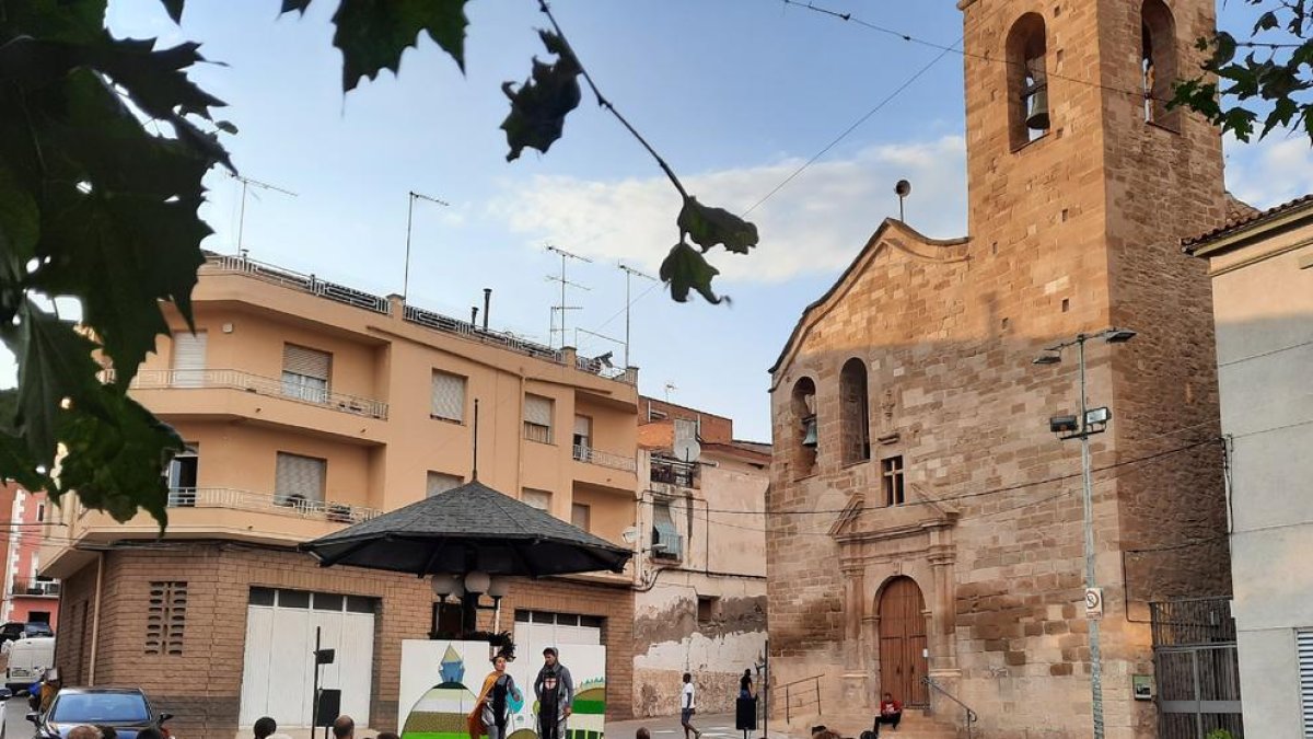 La plaça de l’Església de Soses va acollir diumenge l’actuació d’El Sidral a l’‘Escenaris singulars’.