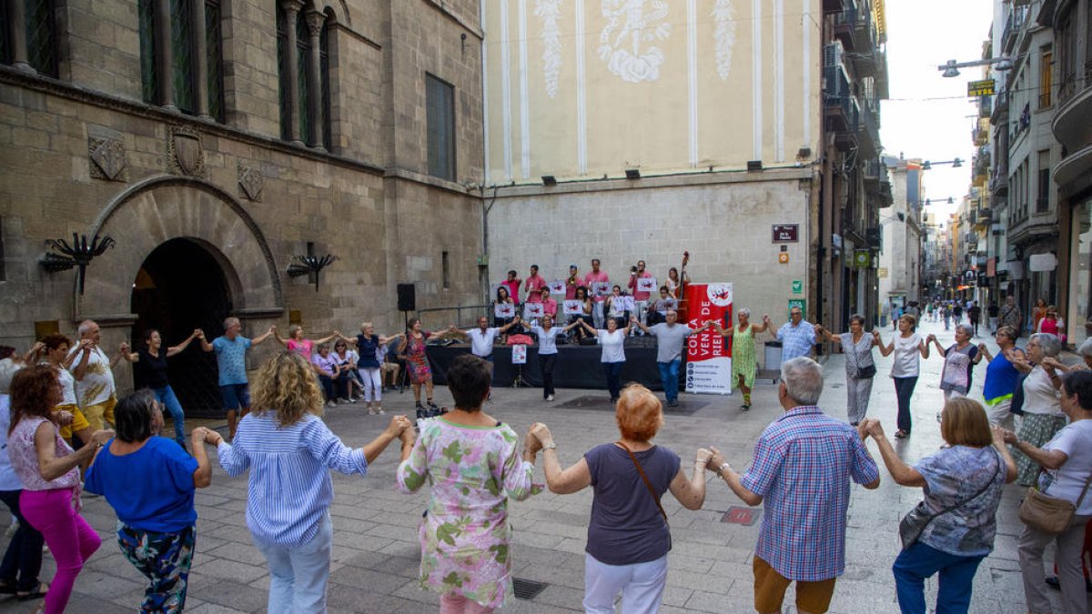 Les sardanes obren els actes de la Diada de l'Onze de Setembre a Lleida